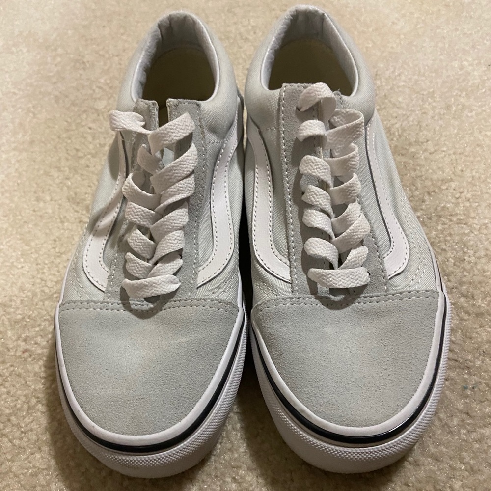 Woman’s old skool Vans